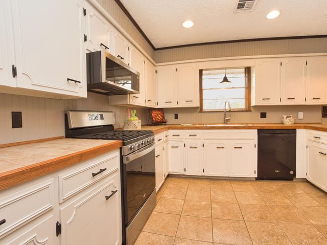 2202 G St SW, Miami, OK 74354