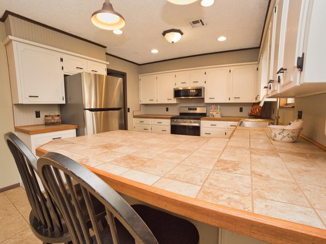 2202 G St SW, Miami, OK 74354