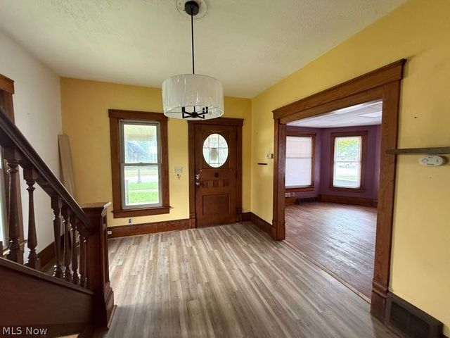 85 S Cleveland Avenue, Mogadore, OH 44260