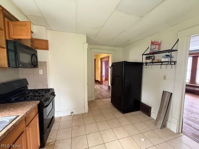 85 S Cleveland Avenue, Mogadore, OH 44260