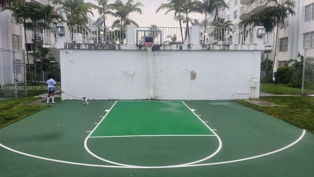 492 NW 165th St Rd C-512, Miami, FL 33169