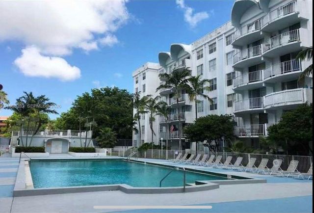 492 NW 165th St Rd C-512, Miami, FL 33169