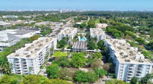 492 NW 165th St Rd C-512, Miami, FL 33169