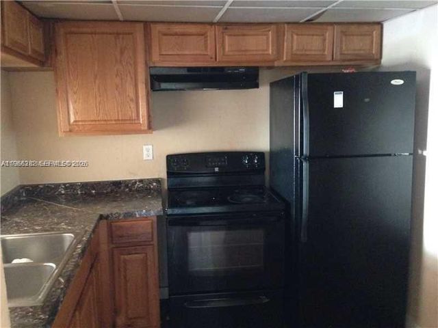 492 NW 165th St Rd C-512, Miami, FL 33169