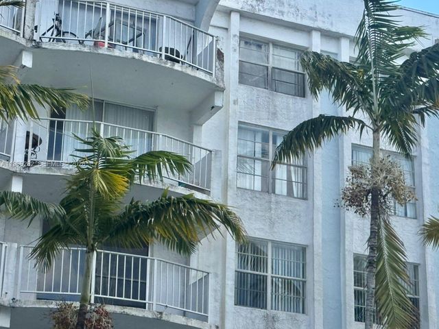 492 NW 165th St Rd C-512, Miami, FL 33169