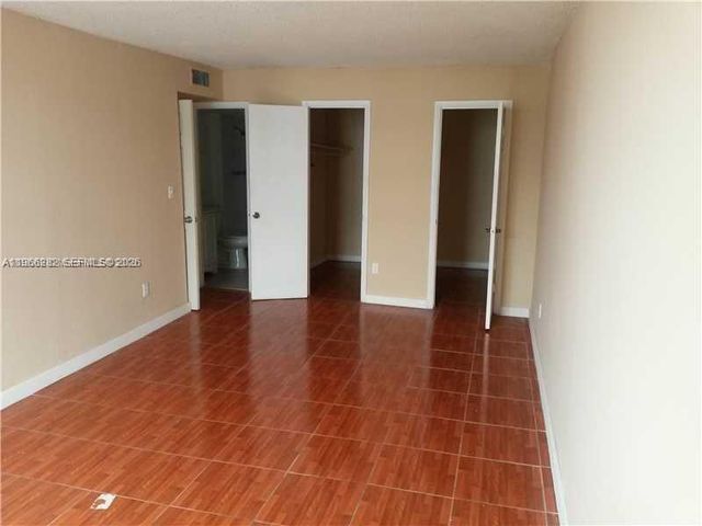 492 NW 165th St Rd C-512, Miami, FL 33169