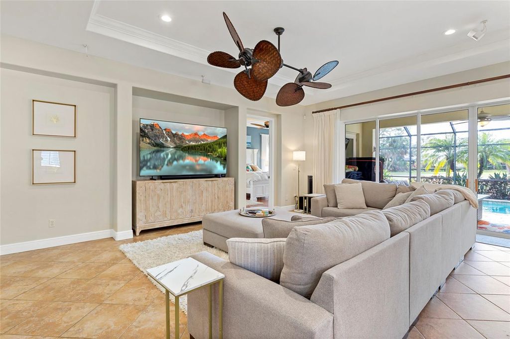 Image 2 of property listing at 922 PRESERVATION STREET, Bradenton, FL 34208
