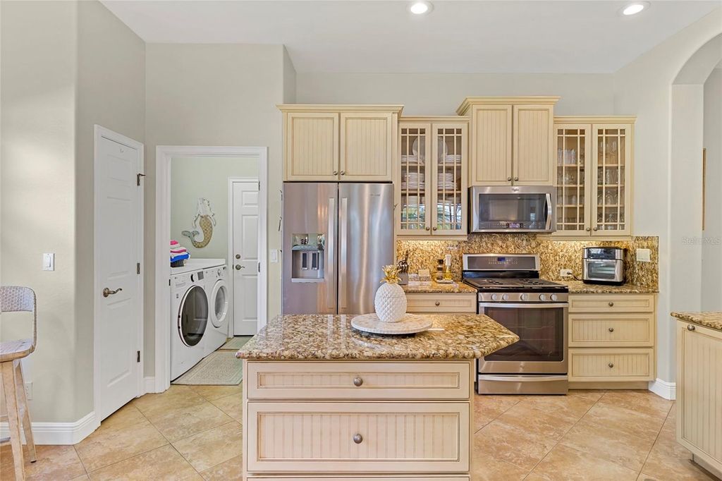 Image 8 of property listing at 922 PRESERVATION STREET, Bradenton, FL 34208