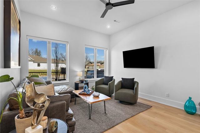 533 SW 5th Street, Bentonville, AR 72712