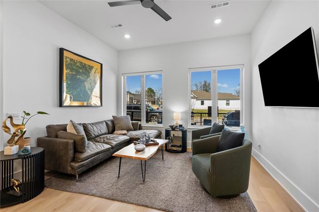 533 SW 5th Street, Bentonville, AR 72712