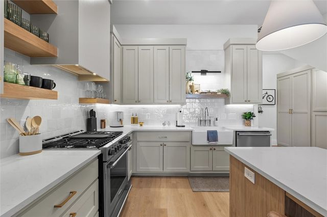 533 SW 5th Street, Bentonville, AR 72712