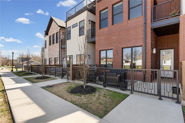 533 SW 5th Street, Bentonville, AR 72712