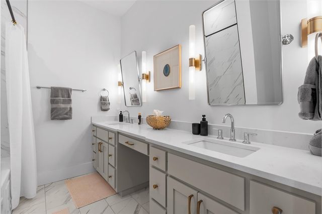 533 SW 5th Street, Bentonville, AR 72712