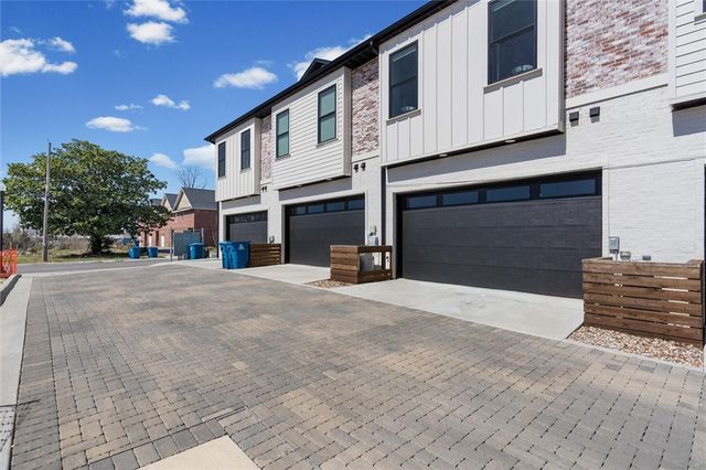 533 SW 5th Street, Bentonville, AR 72712