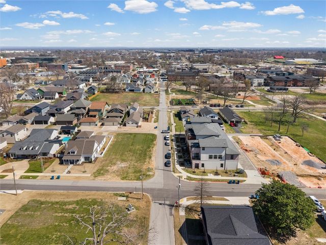 533 SW 5th Street, Bentonville, AR 72712