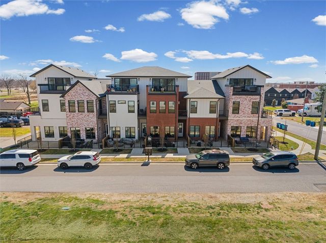 533 SW 5th Street, Bentonville, AR 72712