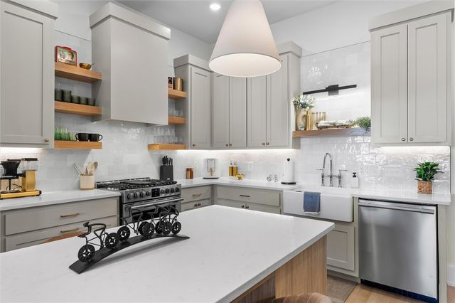 533 SW 5th Street, Bentonville, AR 72712