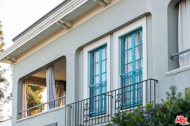 107 N Columbus Avenue, Glendale, CA 91203