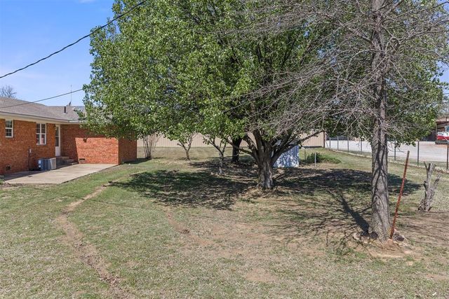 604 N Main Street, Elmore City, OK 73433