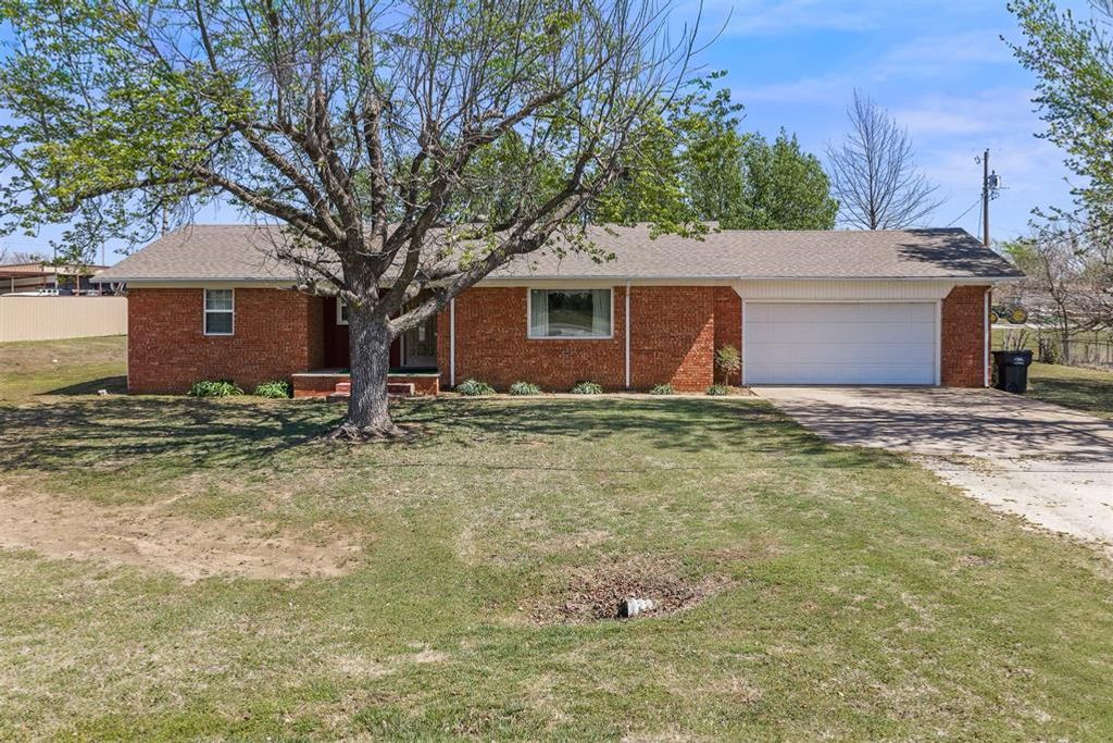 604 N Main Street, Elmore City, OK 73433