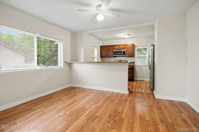 1990 Cass Lake Road, Keego Harbor, MI 48320