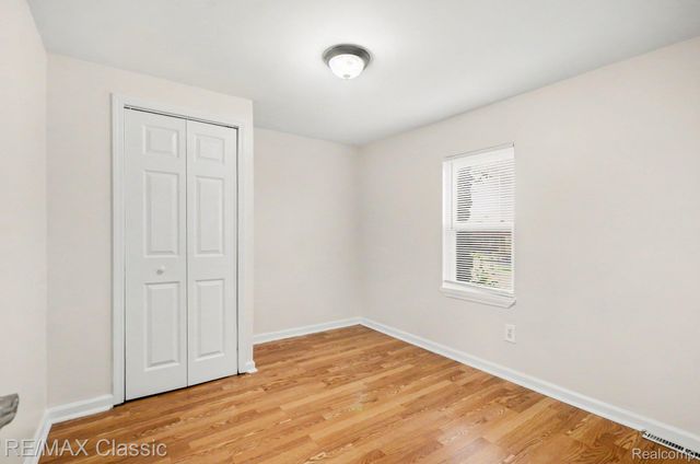 1990 Cass Lake Road, Keego Harbor, MI 48320