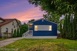 1990 Cass Lake Road, Keego Harbor, MI 48320