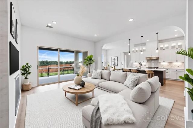 117 Yaklin DR, Liberty Hill, TX 78642