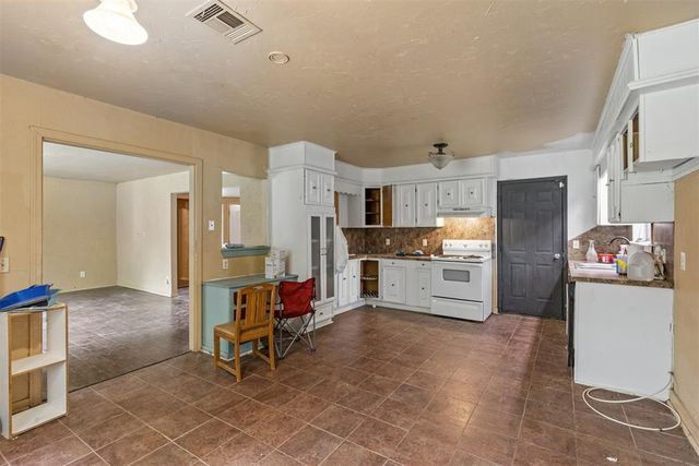 429 W Fairchild Drive, Midwest City, OK 73110