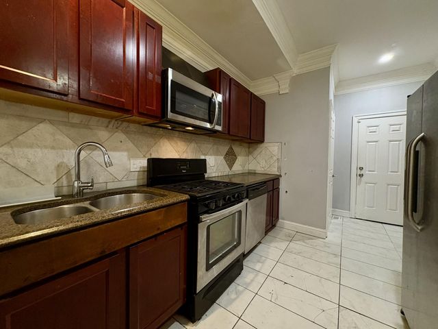8 S PAYSON ST, Baltimore, MD 21223
