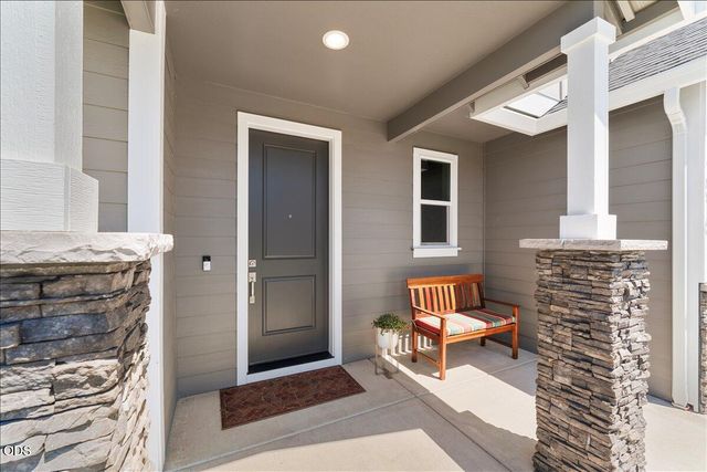 1516 Poppy Ridge Drive, Eagle Point, OR 97524