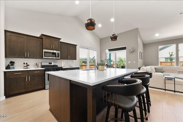 1516 Poppy Ridge Drive, Eagle Point, OR 97524