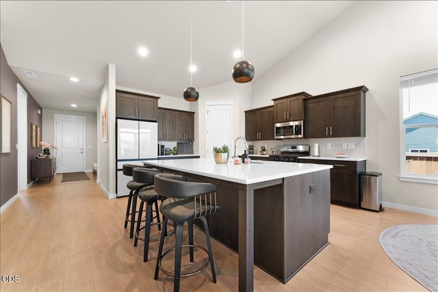 1516 Poppy Ridge Drive, Eagle Point, OR 97524