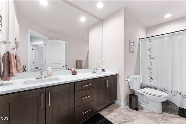 1516 Poppy Ridge Drive, Eagle Point, OR 97524