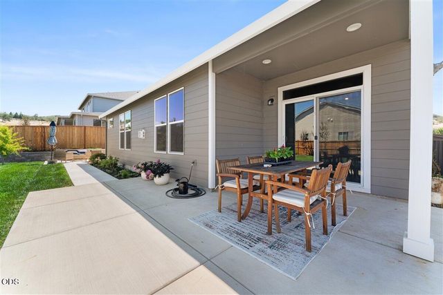 1516 Poppy Ridge Drive, Eagle Point, OR 97524