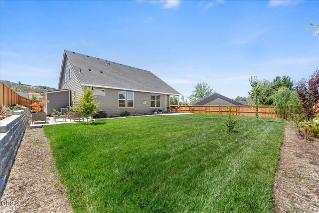 1516 Poppy Ridge Drive, Eagle Point, OR 97524