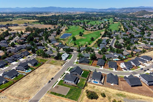 1516 Poppy Ridge Drive, Eagle Point, OR 97524