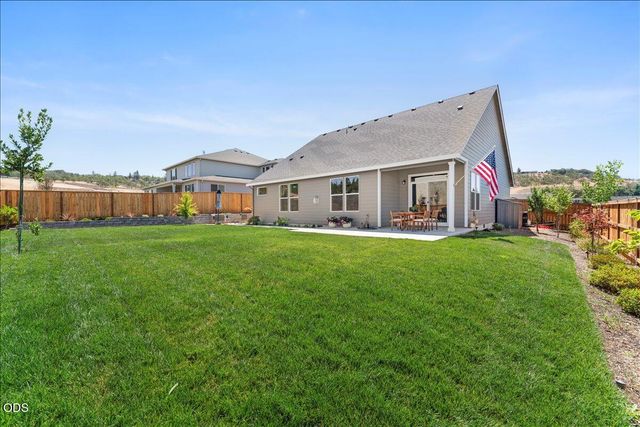 1516 Poppy Ridge Drive, Eagle Point, OR 97524