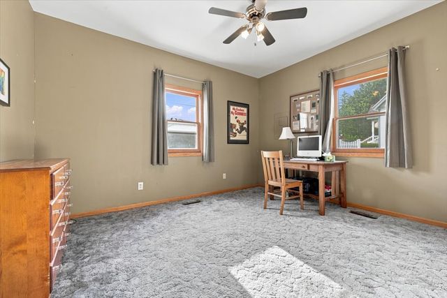 326 E 3rd Street S, Newton, IA 50208