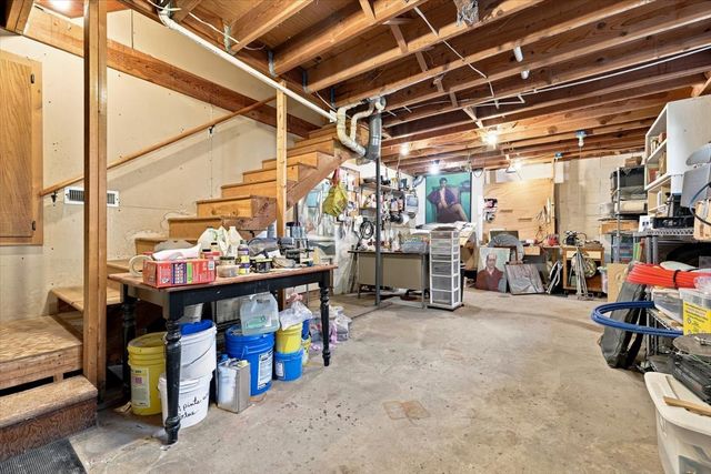 326 E 3rd Street S, Newton, IA 50208