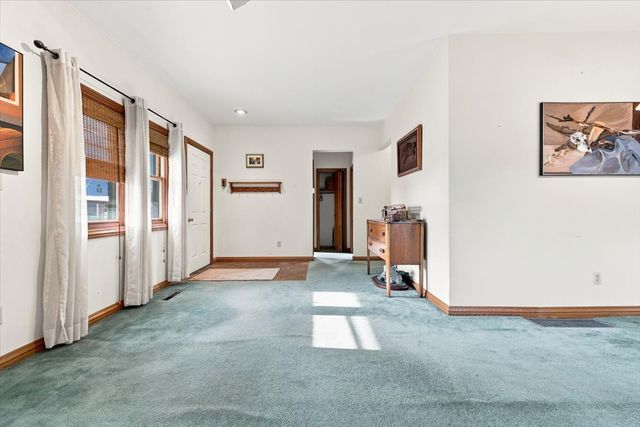 326 E 3rd Street S, Newton, IA 50208