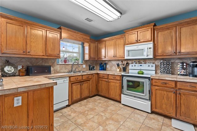 608 Laurel Way, Alma, AR 72921
