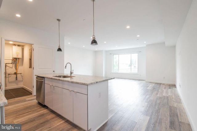 1528 N MARSHALL ST, Philadelphia, PA 19122