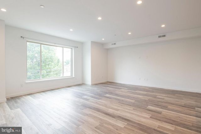 1528 N MARSHALL ST, Philadelphia, PA 19122