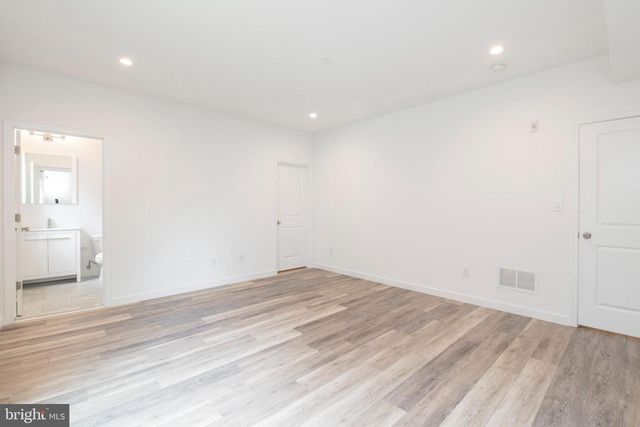 1528 N MARSHALL ST, Philadelphia, PA 19122