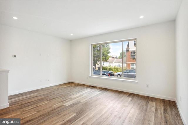 1528 N MARSHALL ST, Philadelphia, PA 19122