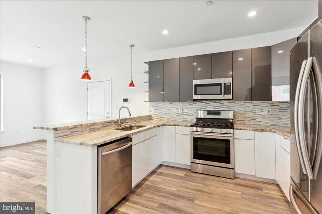 1528 N MARSHALL ST, Philadelphia, PA 19122