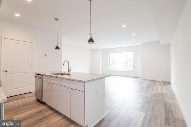 1528 N MARSHALL ST, Philadelphia, PA 19122