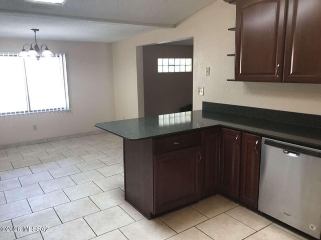 421 N Banff Avenue, Tucson, AZ 85748