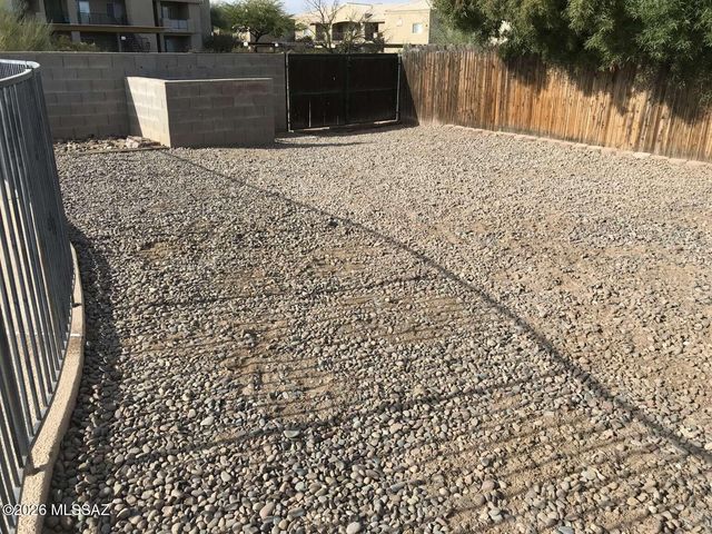 421 N Banff Avenue, Tucson, AZ 85748